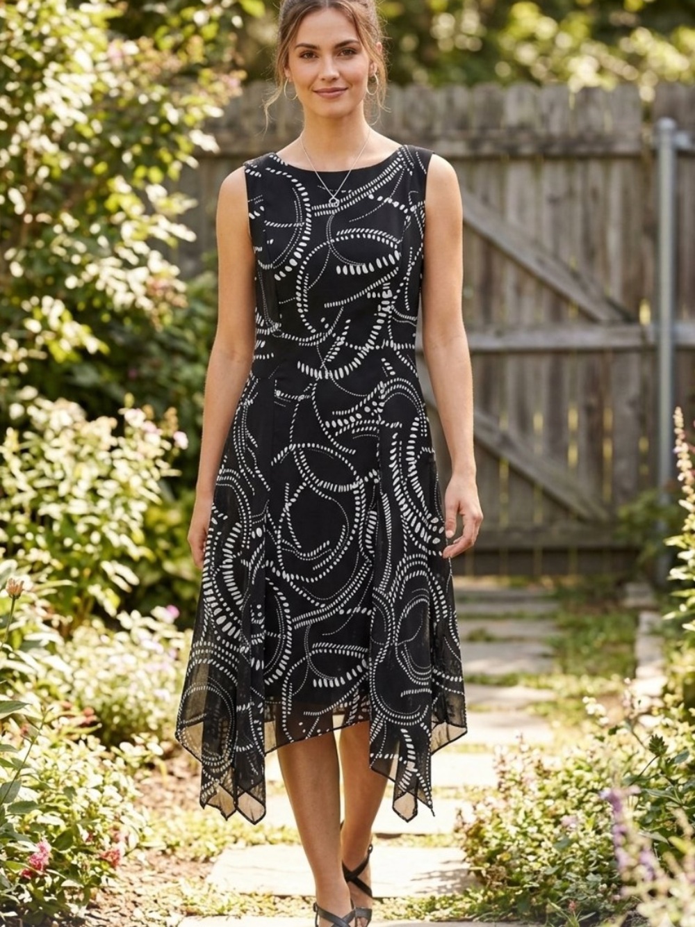 👗DKNY Black & White Patterned Sleeveless Dress